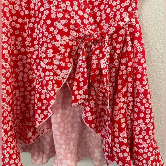 New! Red Floral Deep V Neck Short Sleeve Wrap Tie Waist Ruffle Dress - Picture 7 of 16